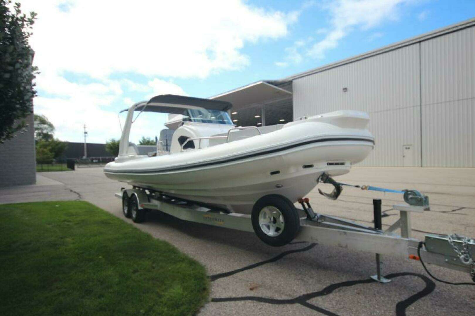 2024 Zodiac Medline 9 NEO - Image 6