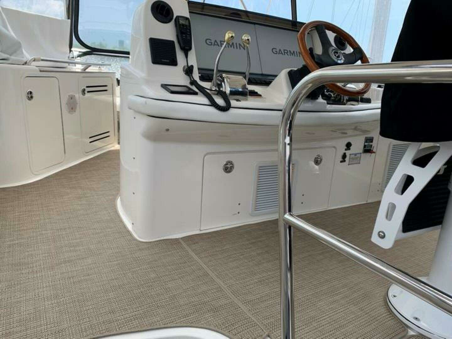 2006 Sea Ray 52 Sedan Bridge - Image 4