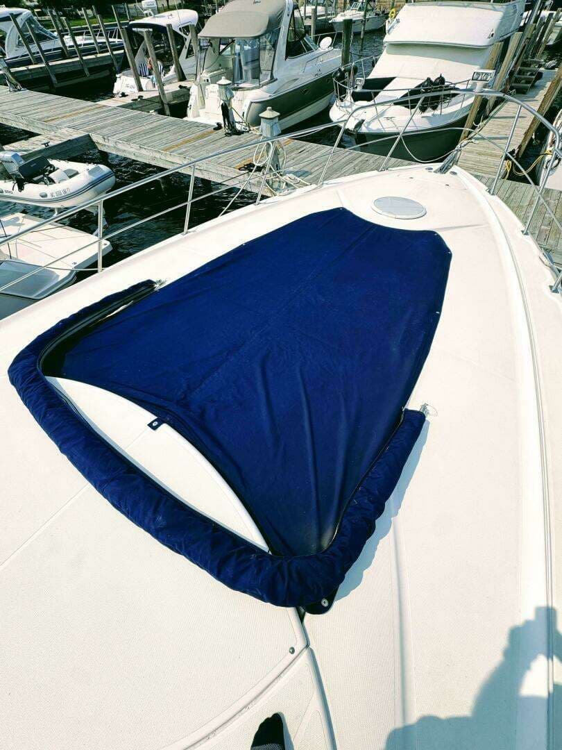 2005 Cruisers Yachts 540 Express - Image 23