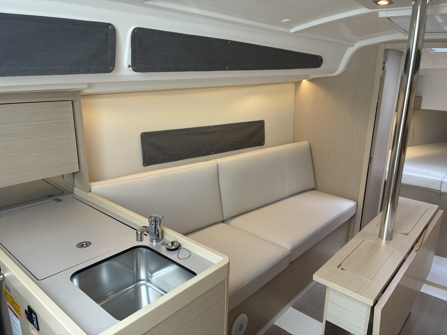 2023 Beneteau Oceanis 30.1 #292 - Image 6