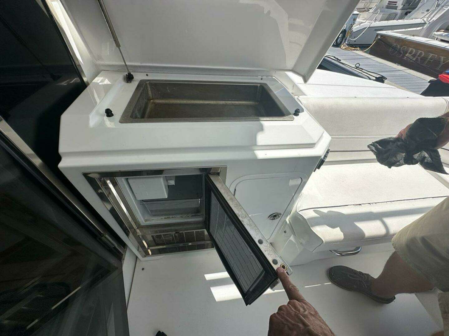 2015 Cruisers Yachts Cantius - Image 63