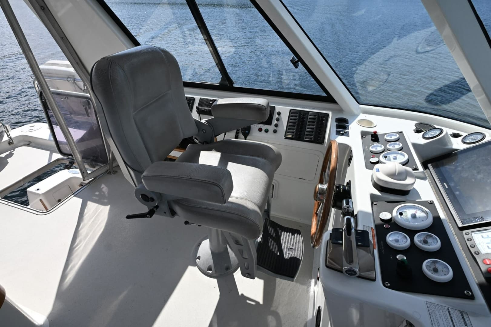 2002 Powercat 41.4 - Image 30