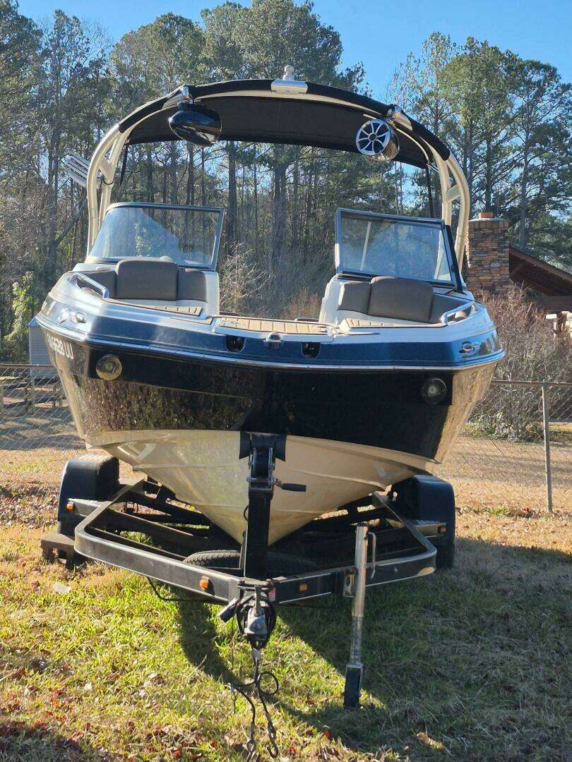 2011 Yamaha Boats 242 Limited S - Image 3