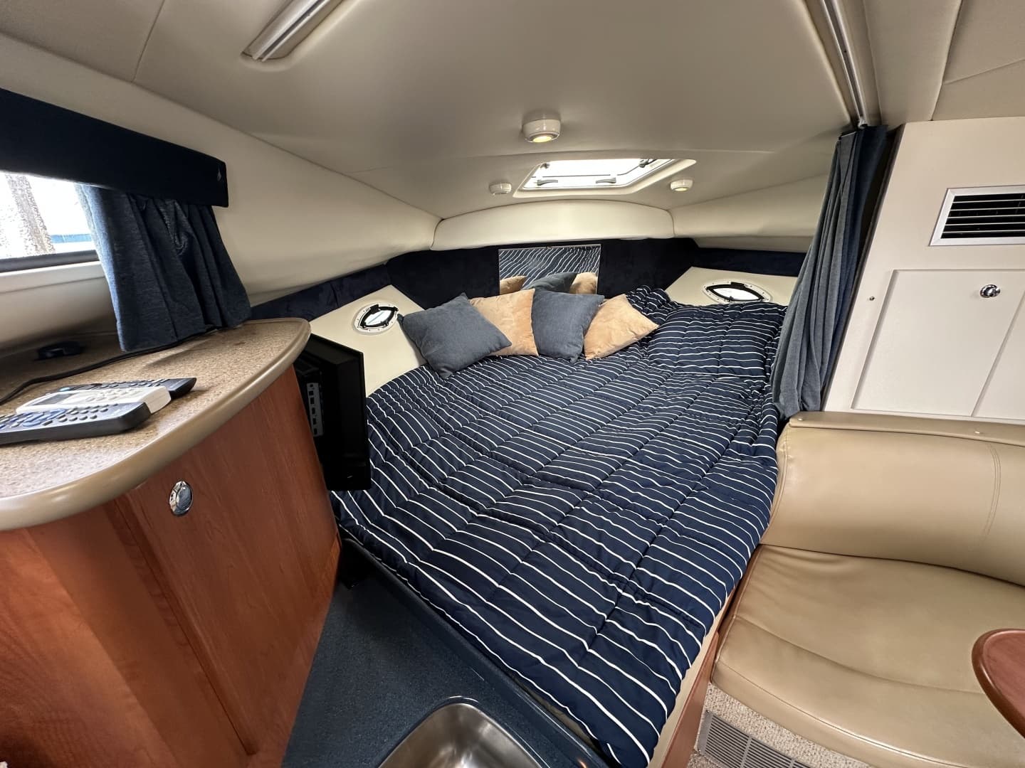 2006 Bayliner 305 - Image 37