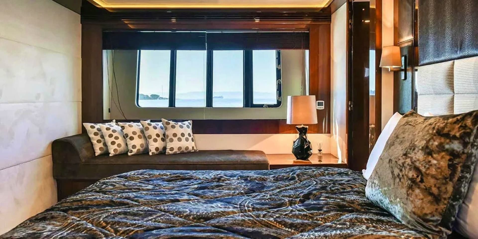 2011 Princess Yachts Princess V85 - Image 9