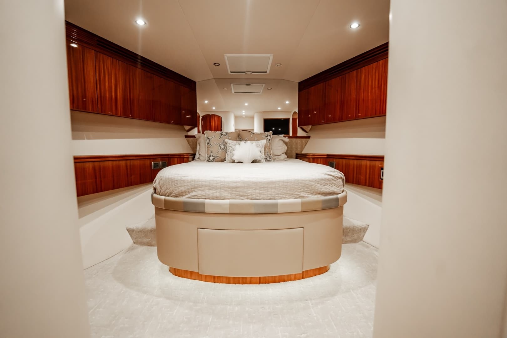 2012 Hatteras — - Image 108