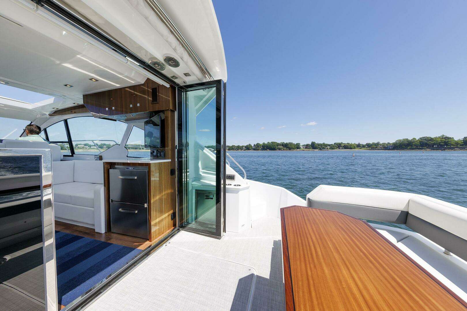 2021 Cruisers Yachts — - Image 15