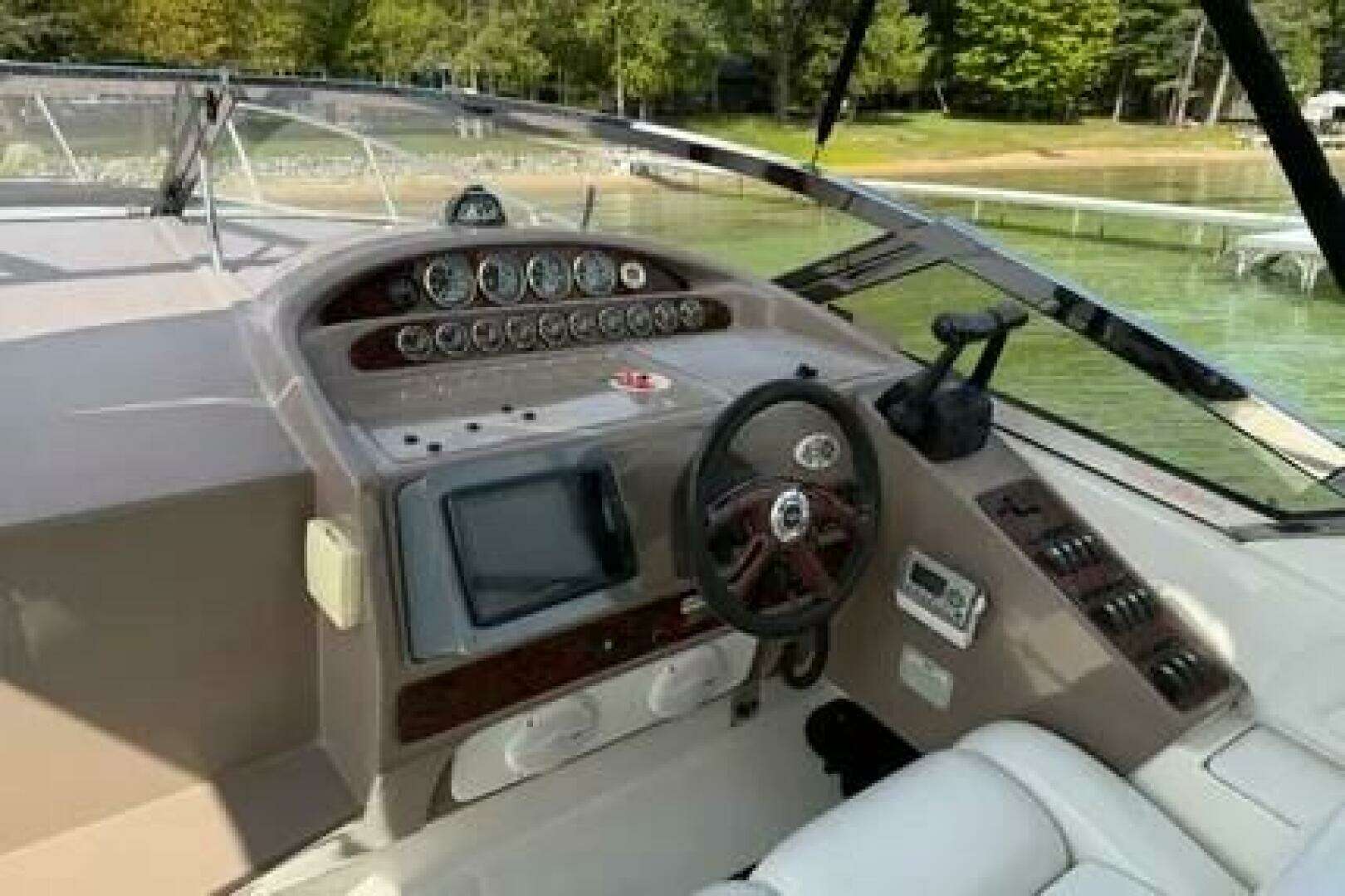2004 Regal 3260 Commodore - Image 6