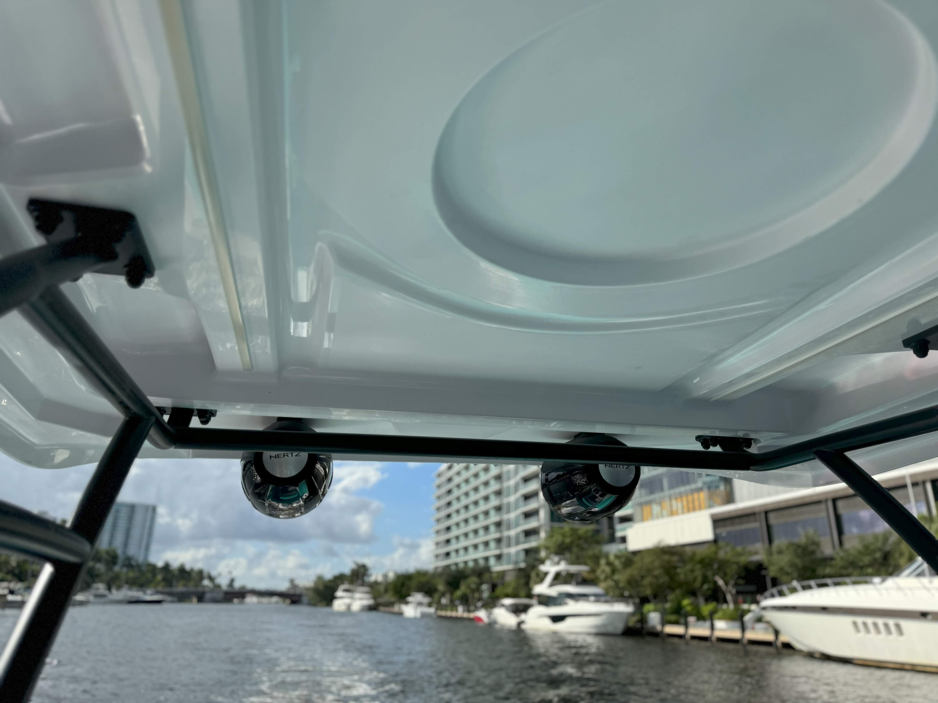 View from Ranieri CAYMAN 27.0 SPORT TOURING boat, 2025 model, on a scenic waterway.