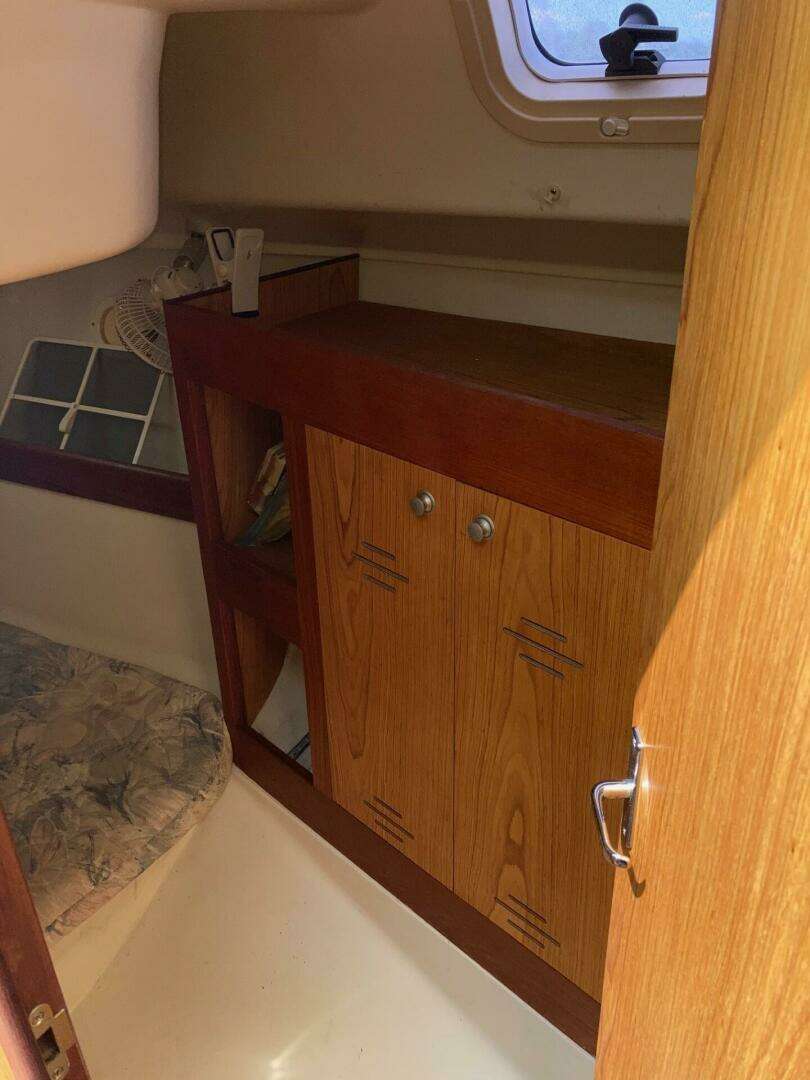 2000 Hunter 320 - Image 11