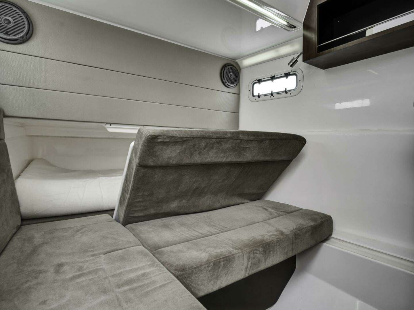 2015 Everglades 435 Center Console - Image 14