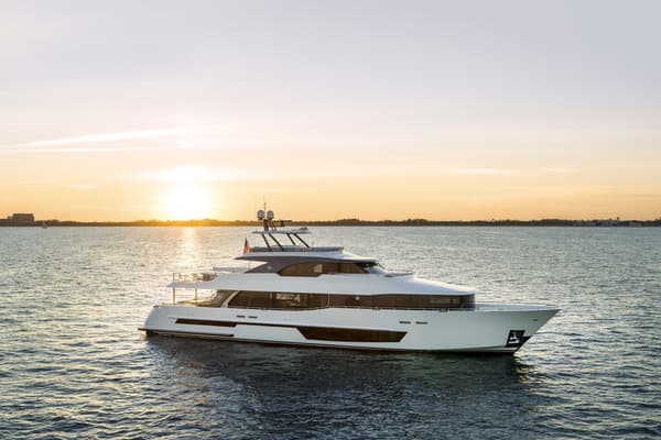 2027 Ocean Alexander 27R - Image 1