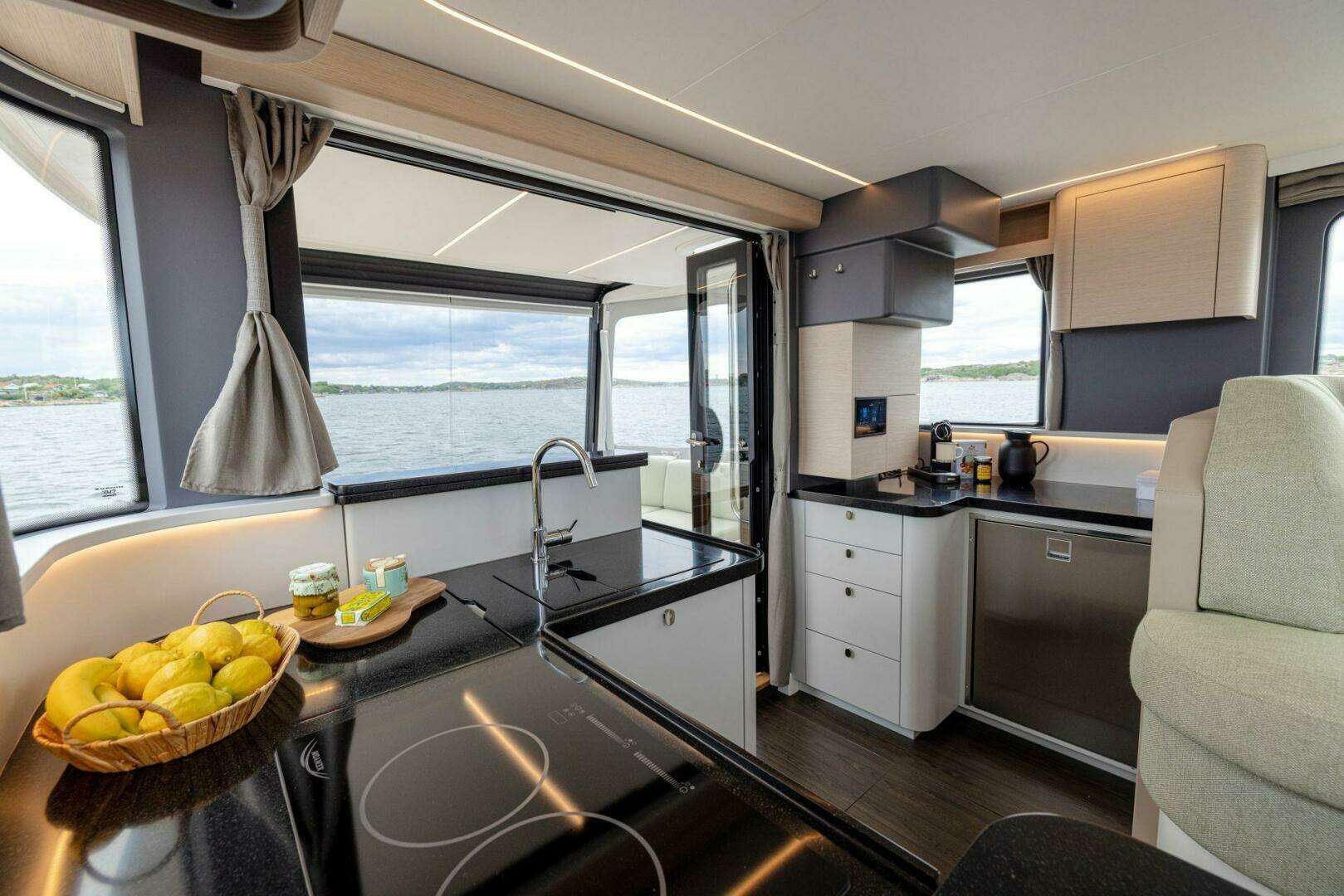 2027 Nimbus 495 Flybridge - Image 10