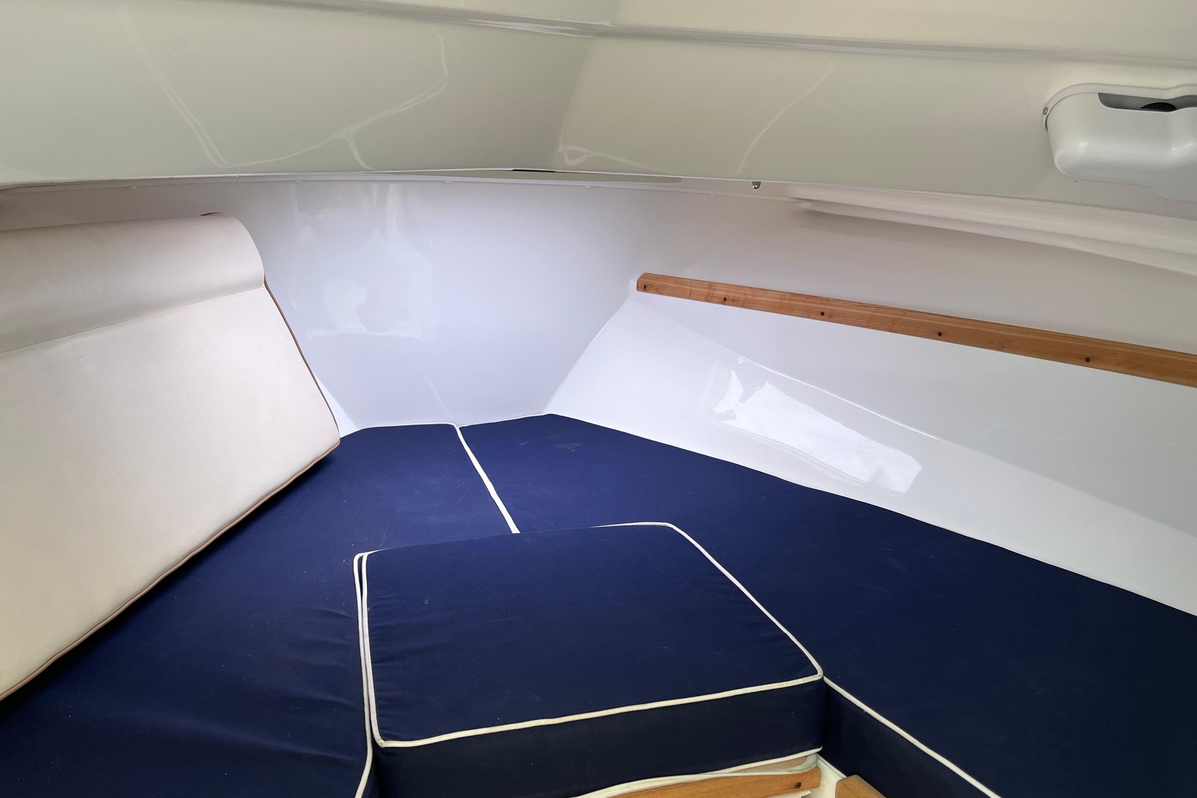 2018 Hunt Yachts Harrier 25 cabin interior with blue and white cushions.