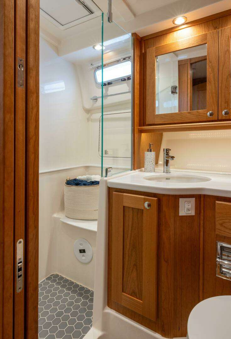 2026 Sabre 45 Salon Express - Image 14