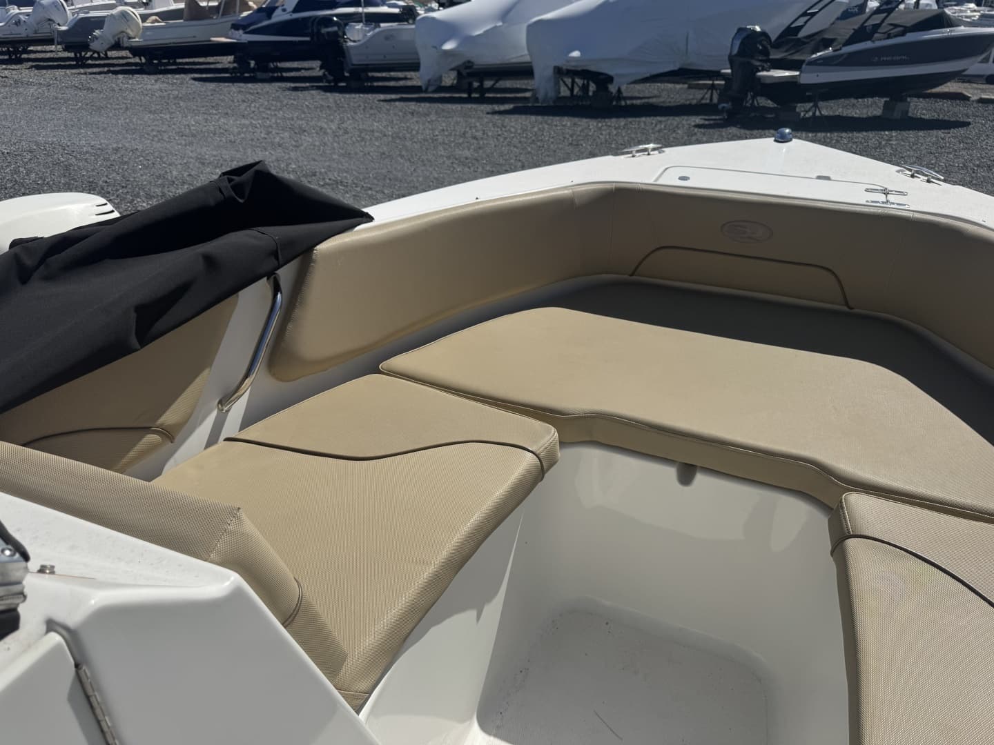 2013 Sea Hunt Escape 234 LE - Image 17