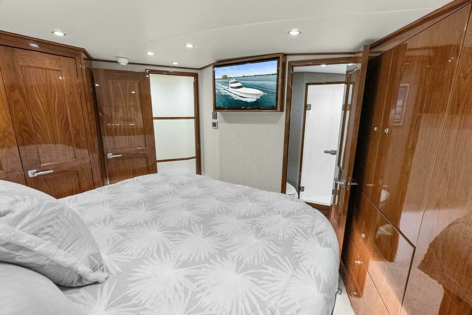 2022 Viking 68 Enclosed Bridge - Image 31