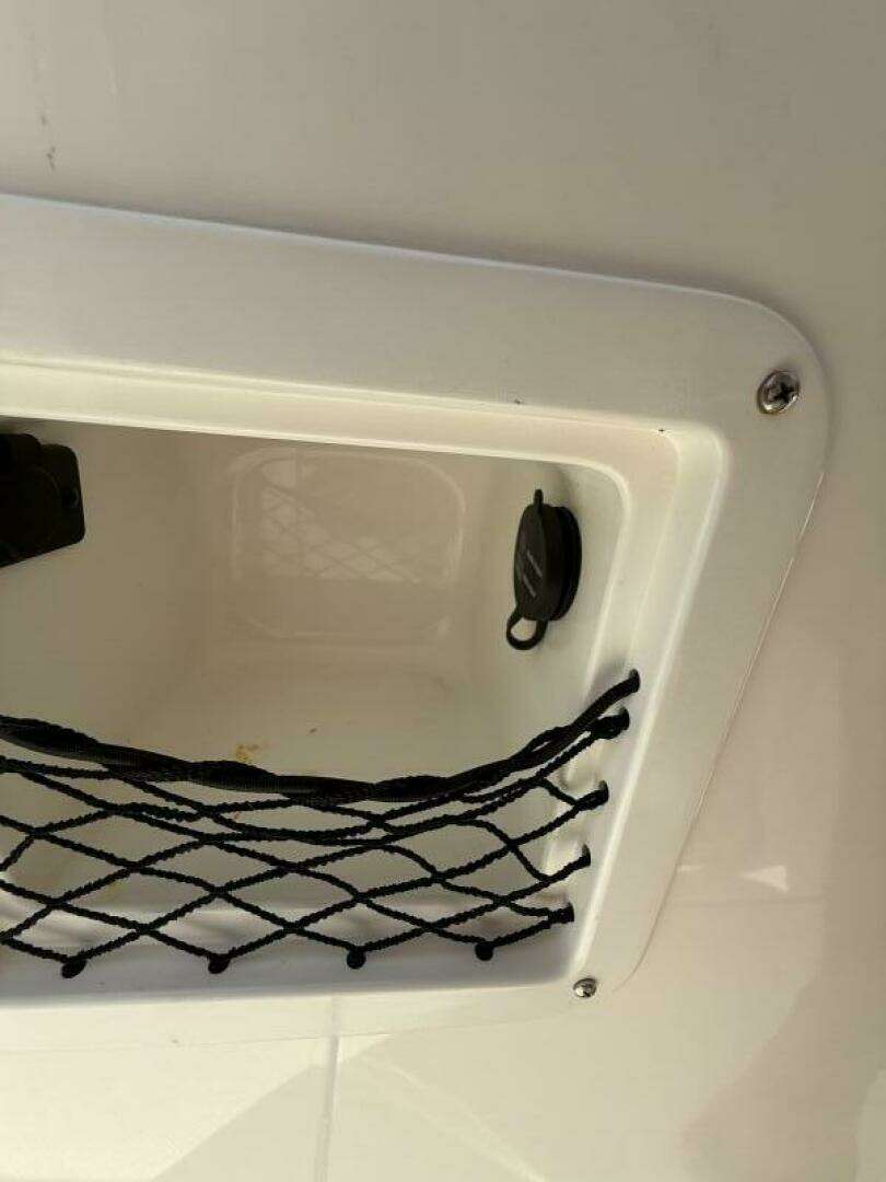 2019 Bayliner VR4 - Image 13