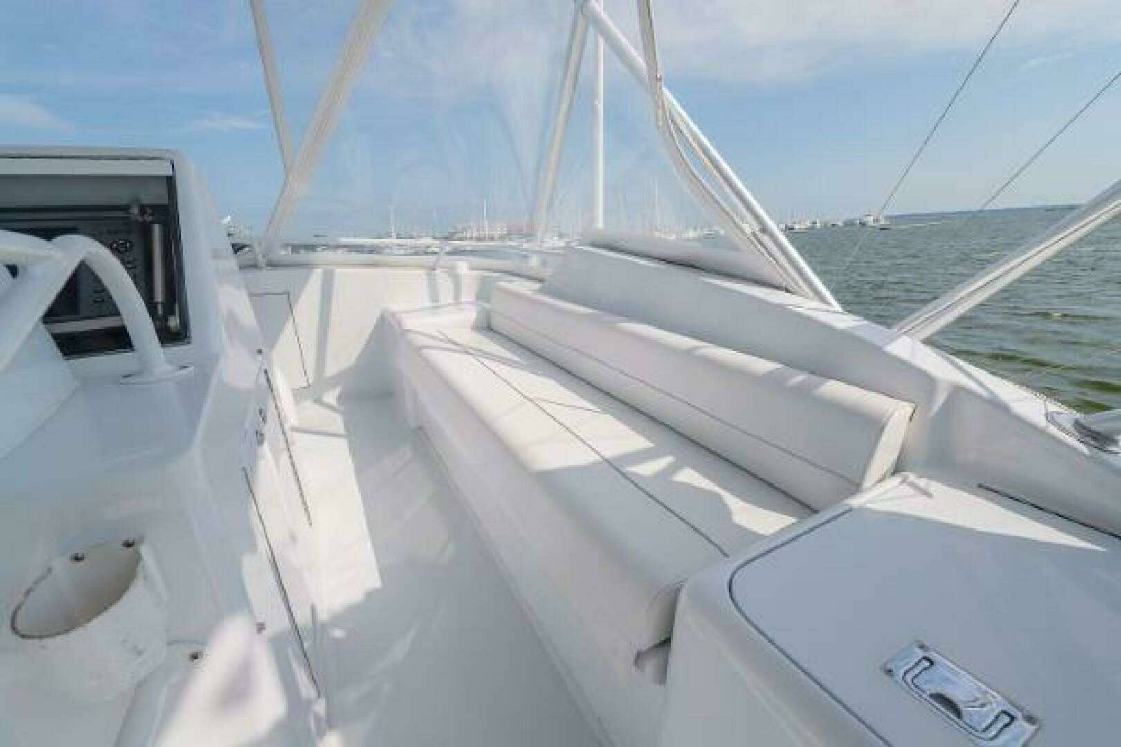 2002 Hatteras 50 Convertible - Image 9