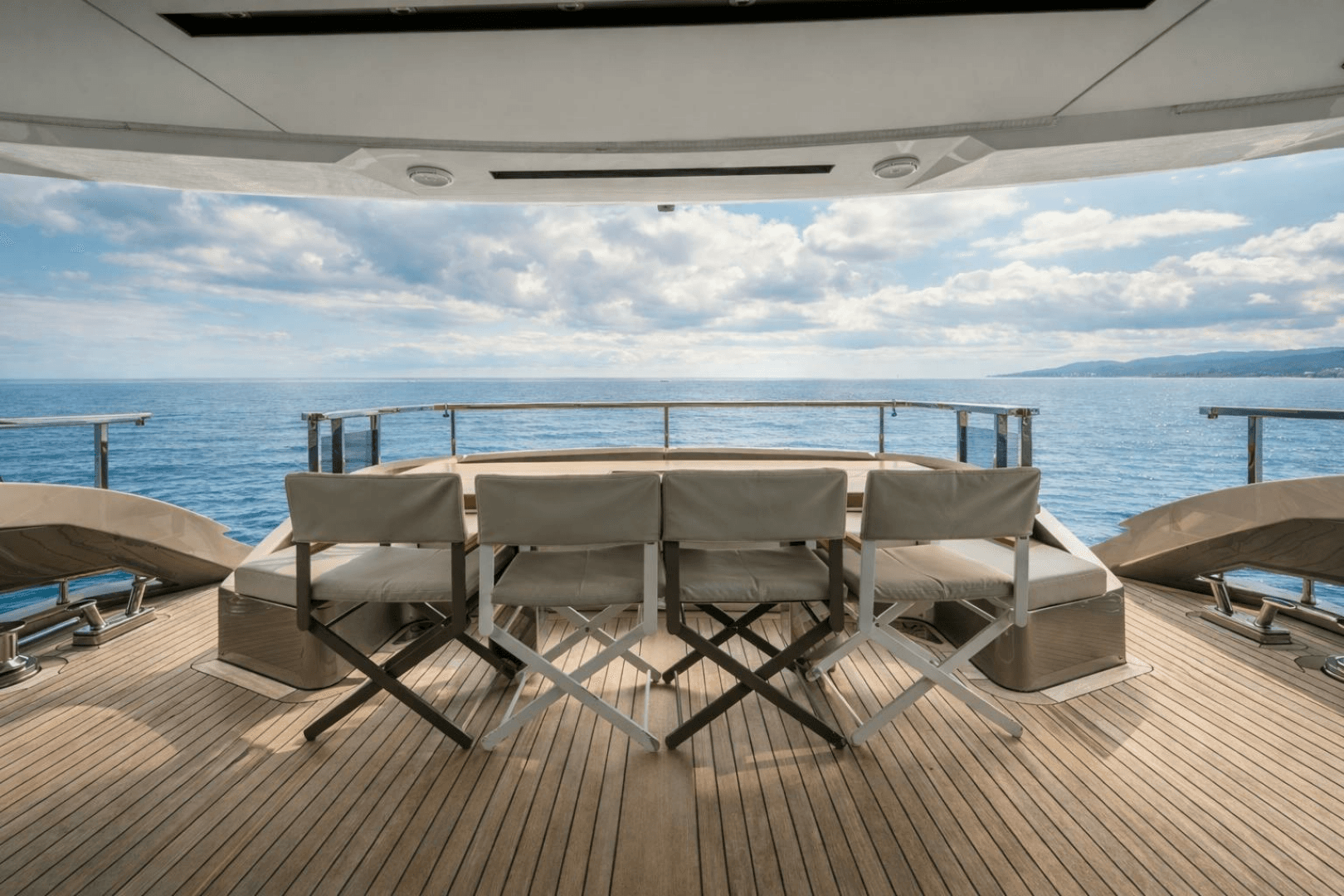 2018 Dominator Yachts Dominator Ilumen - Image 29