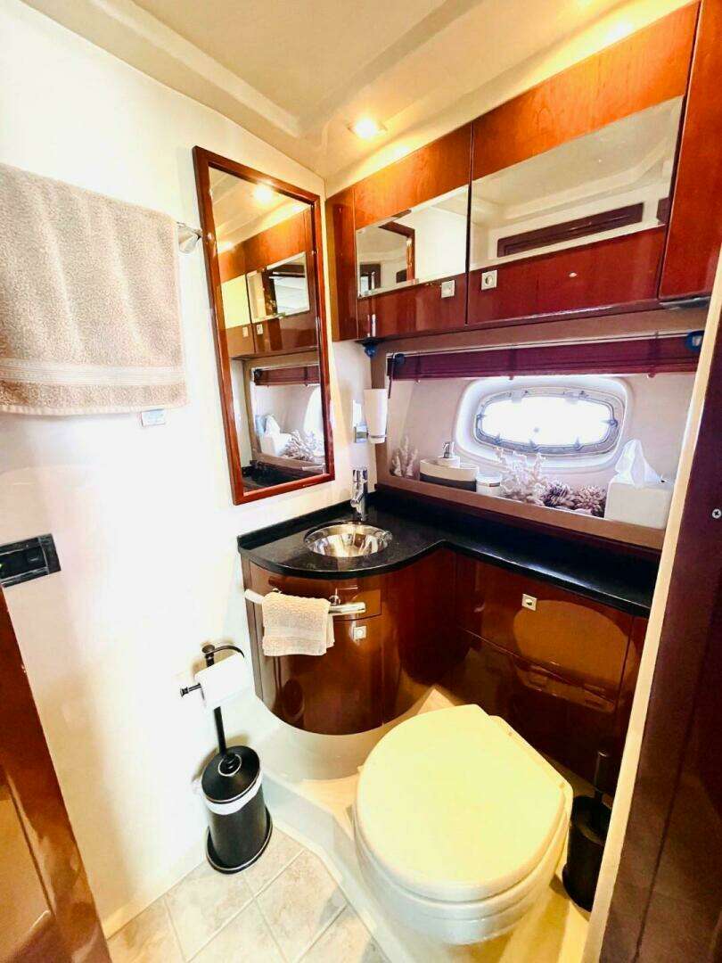 2010 Sea Ray 450 Sundancer - Image 28