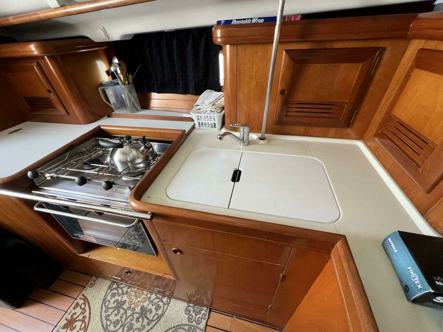 2001 Beneteau 411 - Image 13