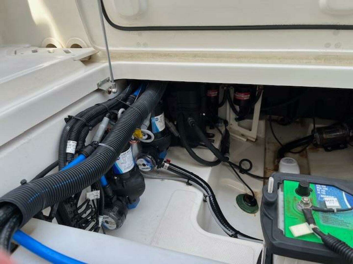 2018 Boston Whaler 270 Vantage - Image 51