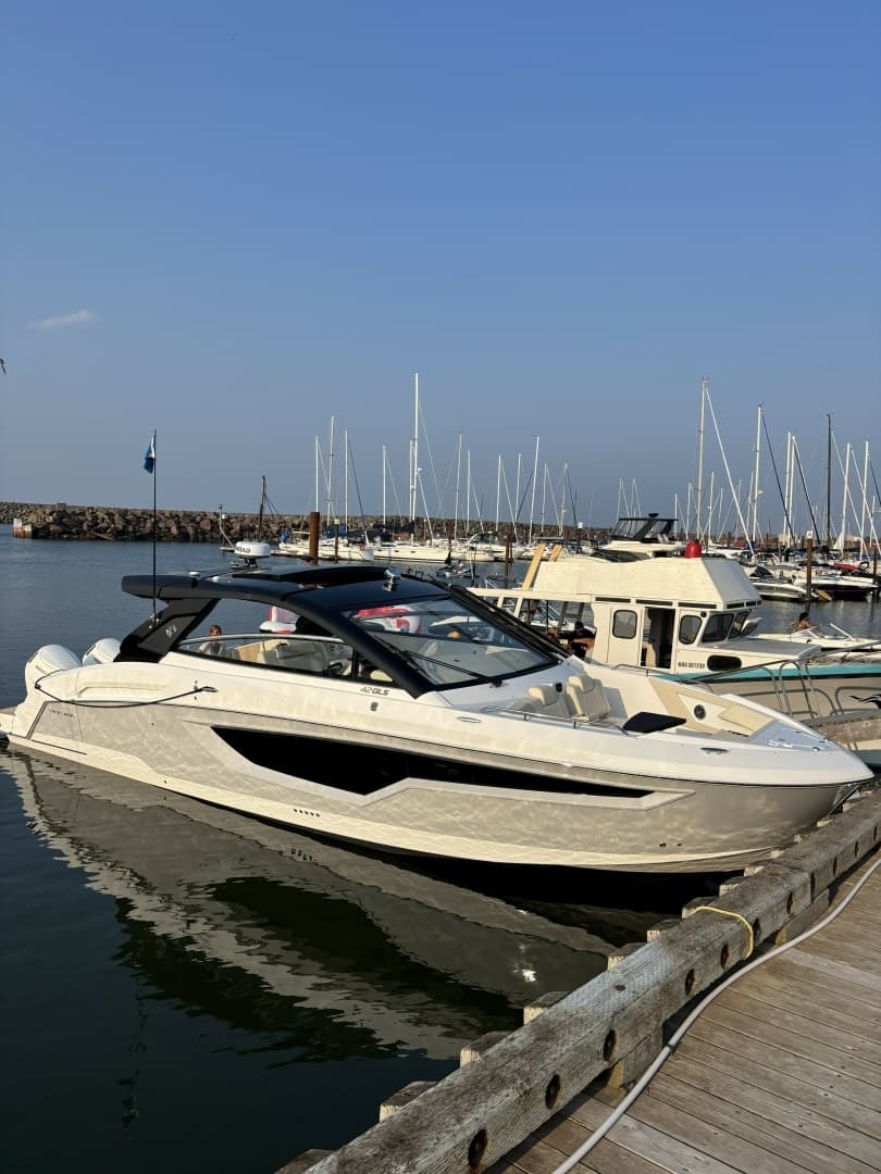 2024 Cruisers Yachts 42 GLS OB - Image 2