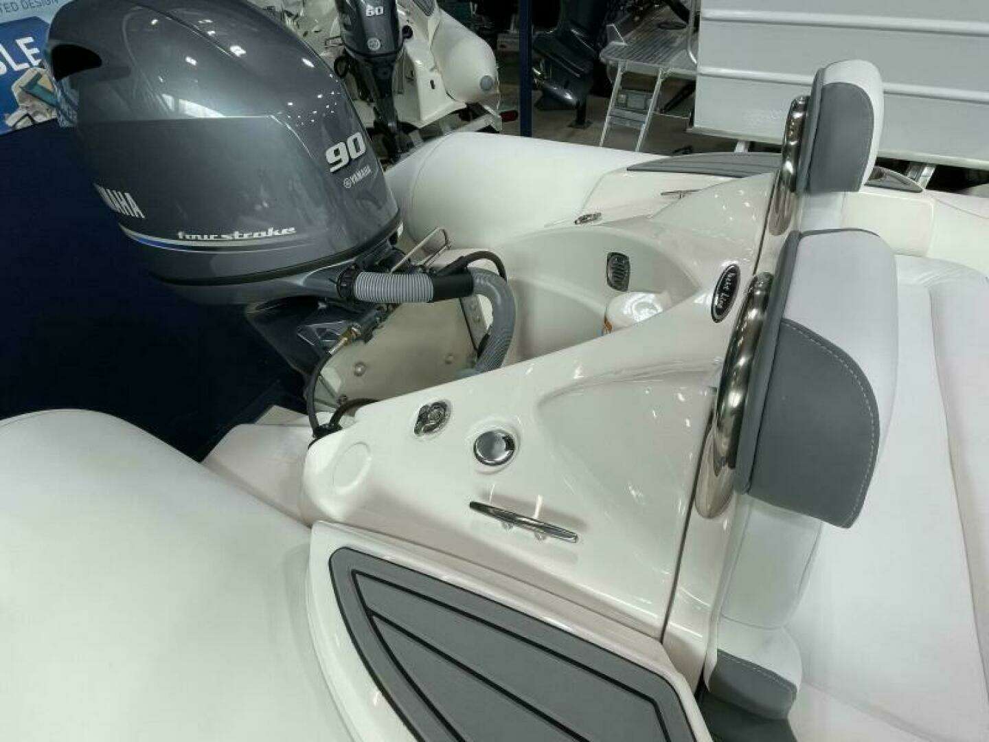 2023 Zodiac Yachtline 490 Deluxe NEO - Image 9
