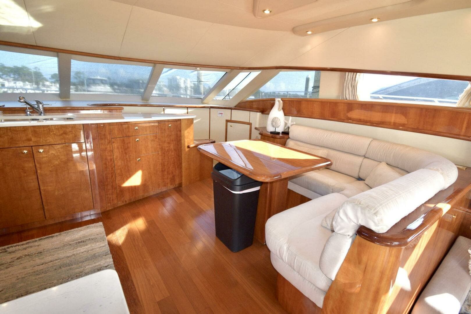 2010 Neptunus MY Flybridge - Image 10