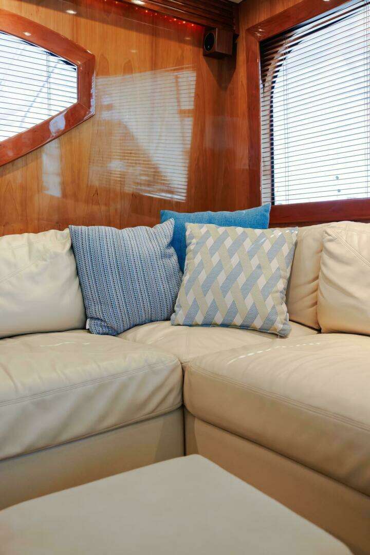 2005 Hatteras 50 Convertible - Image 21