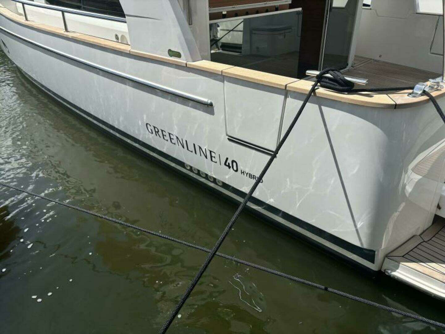 2026 Greenline 40 Hybrid - Image 2