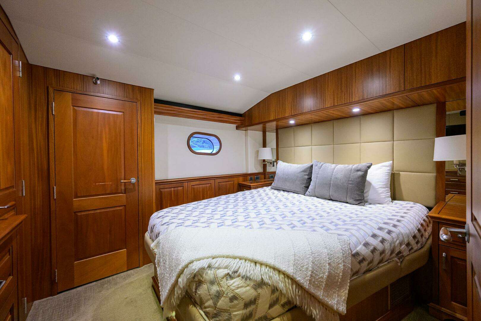 2013 Hatteras GT63 - Image 11