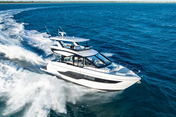 2026 Cruisers Yachts 50 FLY - Image 1