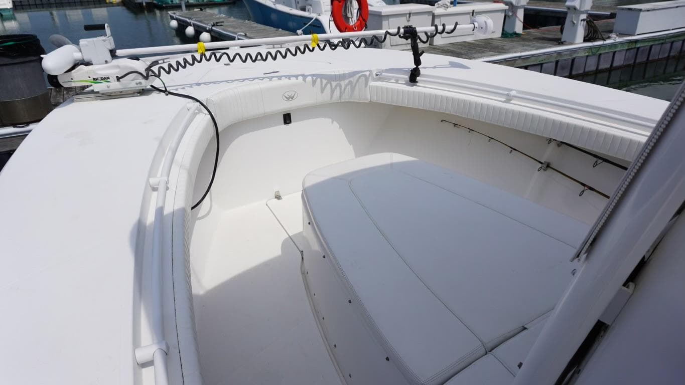 2005 Southport 28 Center Console boat interior with white seating and clean design.
