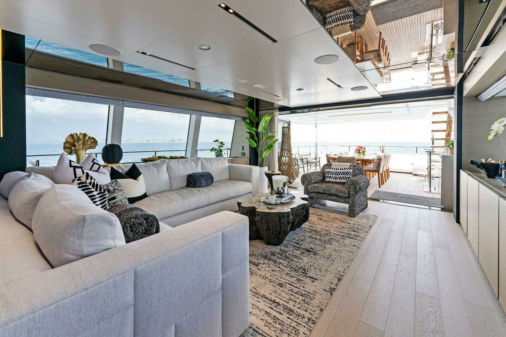 2024 Custom Line Navetta 33 - Image 46
