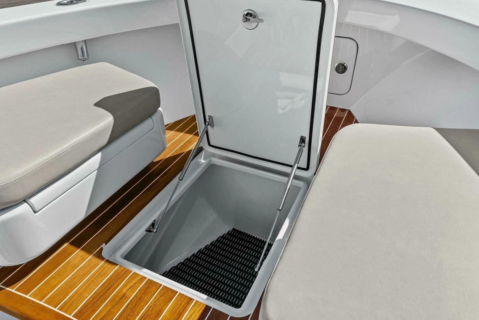 2024 Custom Center Console 26 High Ground Boatworks - Image 11