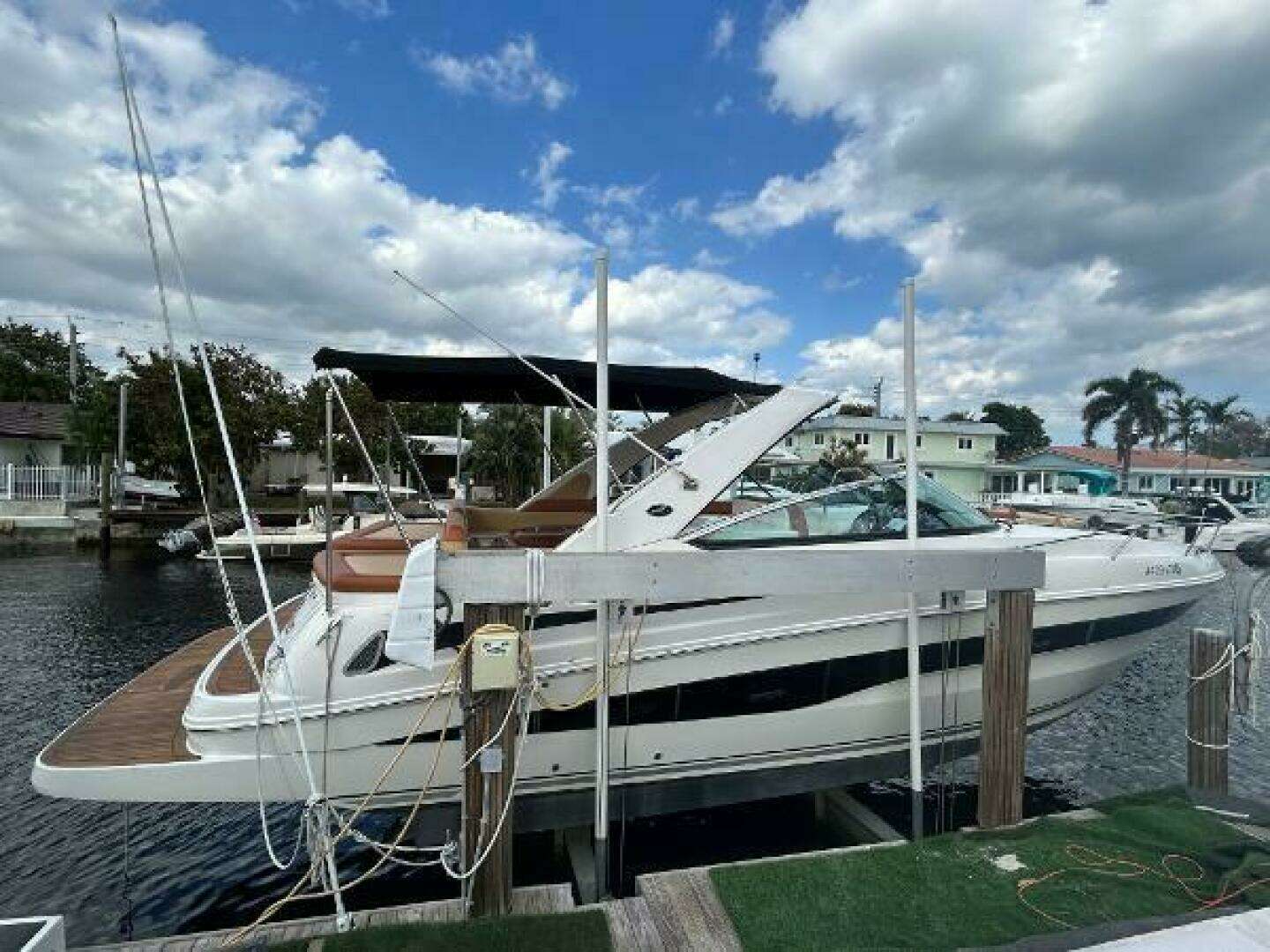2014 Sea Ray 370 Venture - Image 4