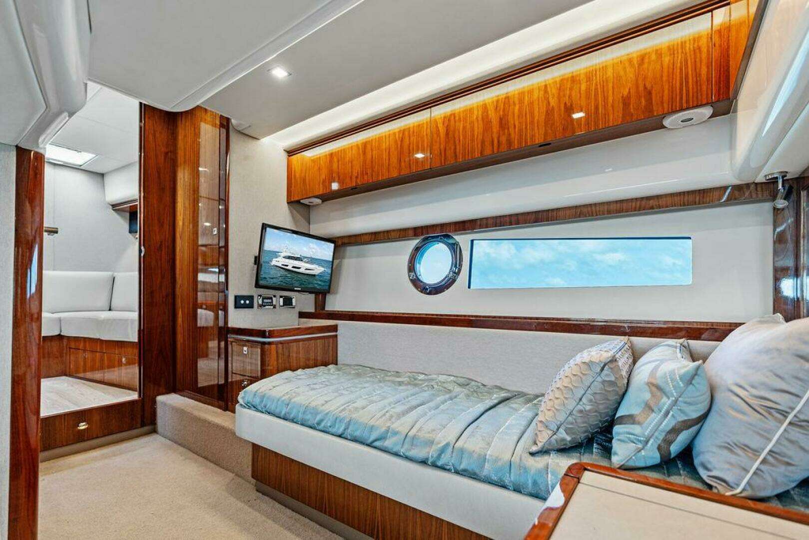 2018 Riviera 4800 Sport Yacht - Image 31