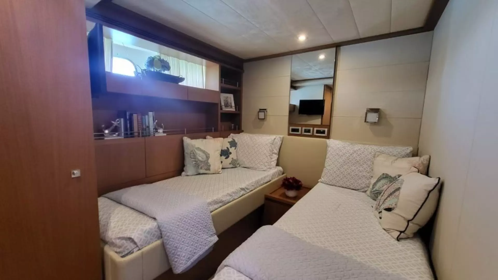 2007 Ferretti Yachts 780 - Image 30
