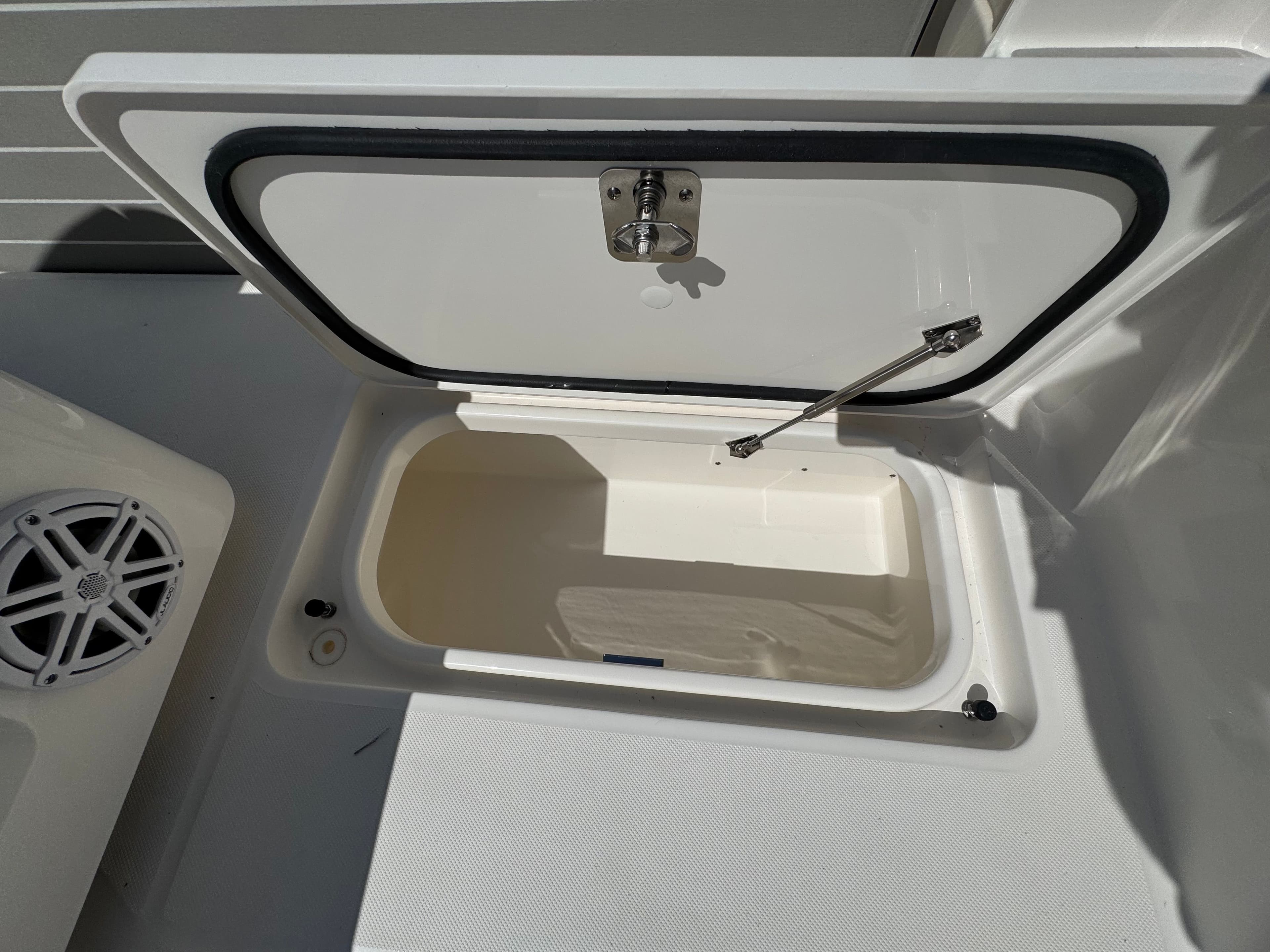 2026 TIARA YACHTS 39 LE - Image 44