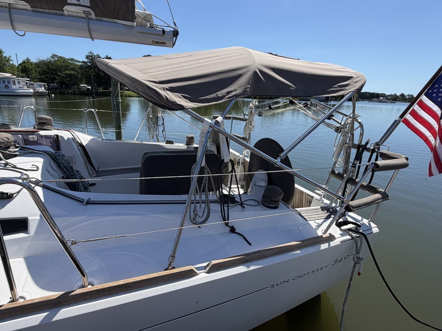 2015 Jeanneau 349 - Image 4