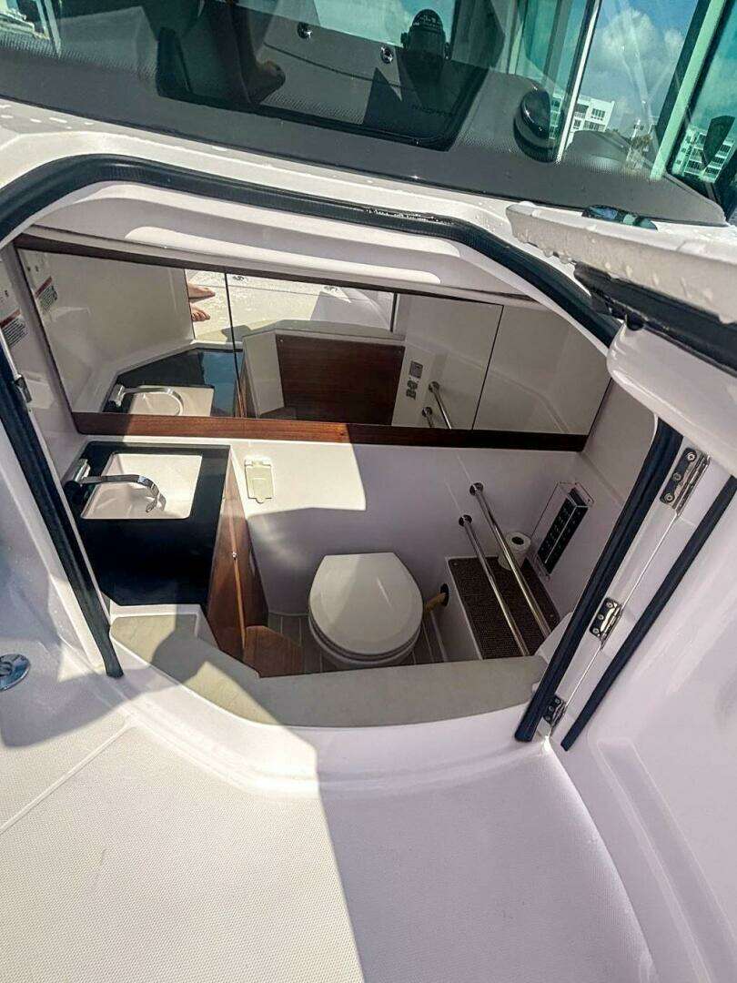 2022 Axopar 28 CABIN - Image 14