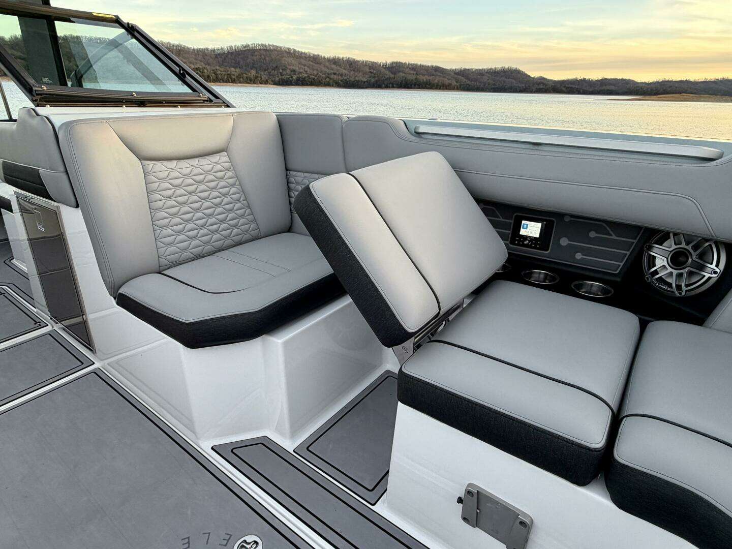 2023 Correct Craft Ingenity 23EL2 Electric Boat - Image 51