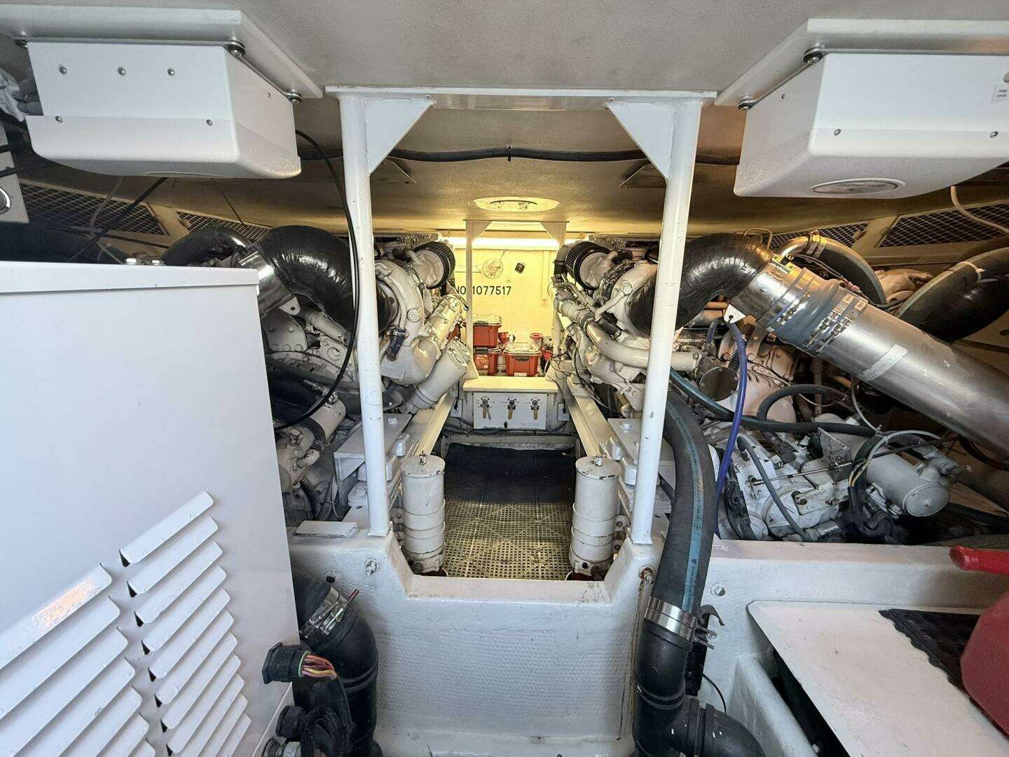 1992 Viking 50 Convertible - Image 32