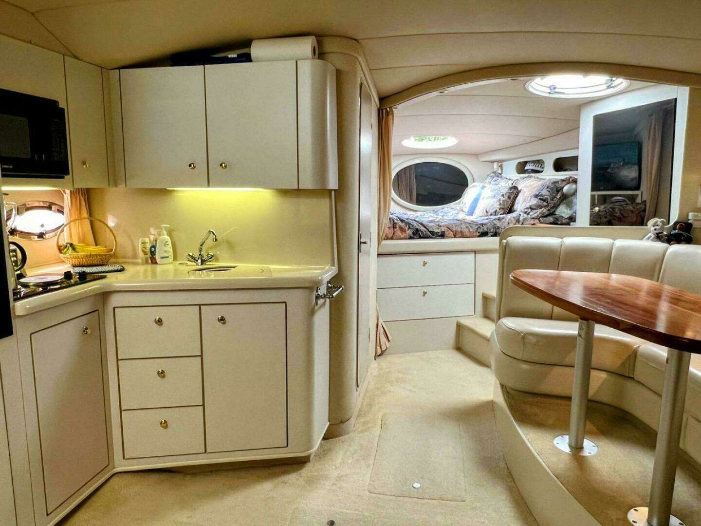 1998 Cruisers Yachts 3575 Esprit - Image 32