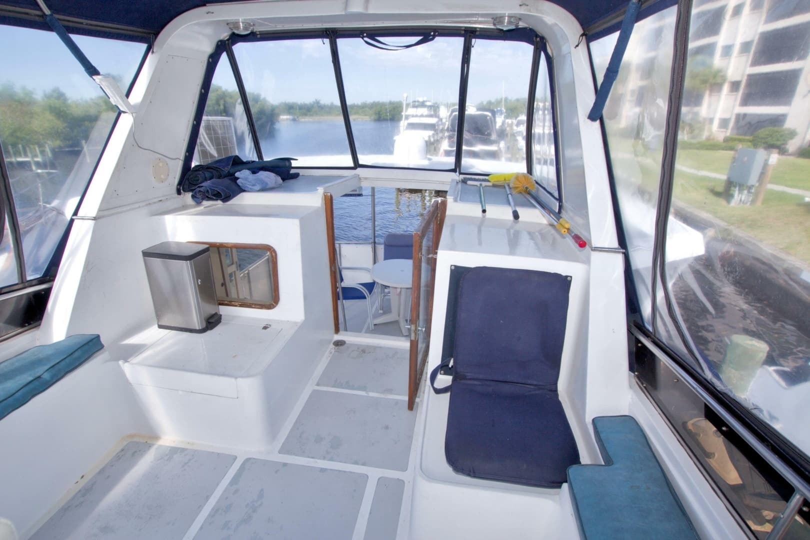 1984 Present Yachts 42 Sundeck - Image 24
