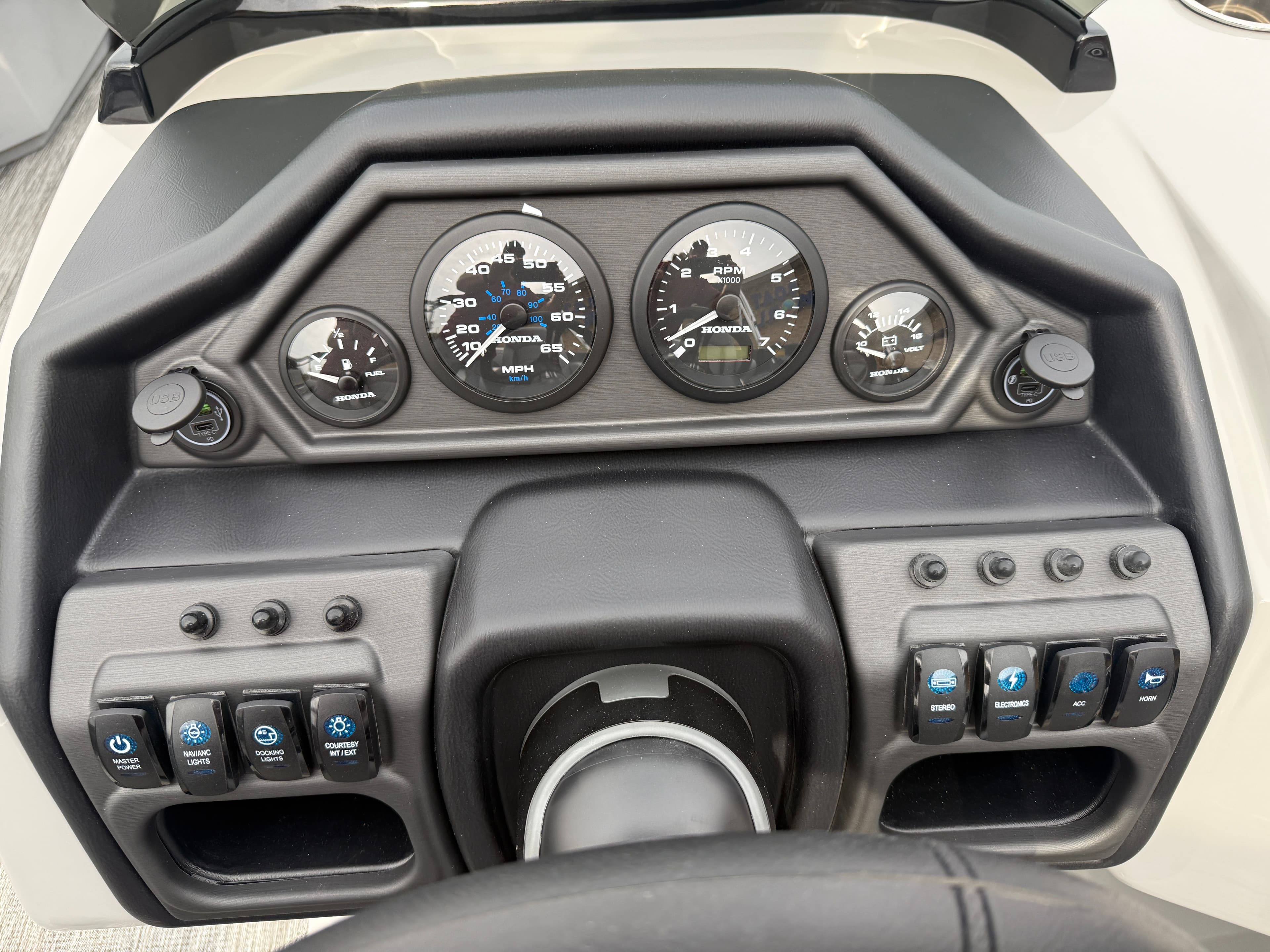 2026 Bentley Pontoons Legacy 200 Swingback Pontoon & Honda 4-Stroke EFI - 16