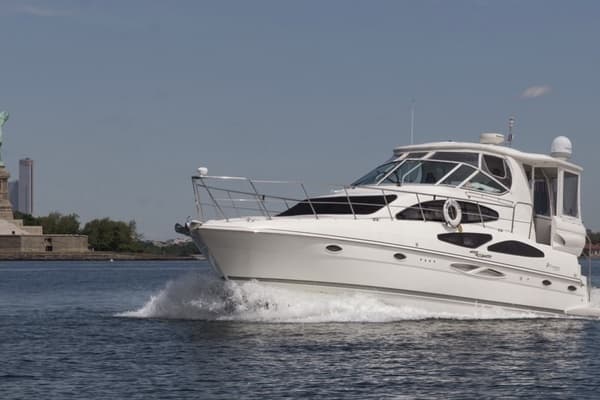 2005 Cruisers Yachts 405 Motor Yacht