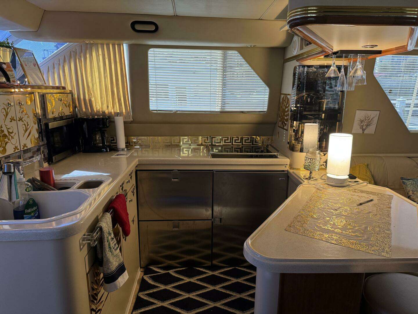 1998 Sea Ray 550 Sedan Bridge - Image 25